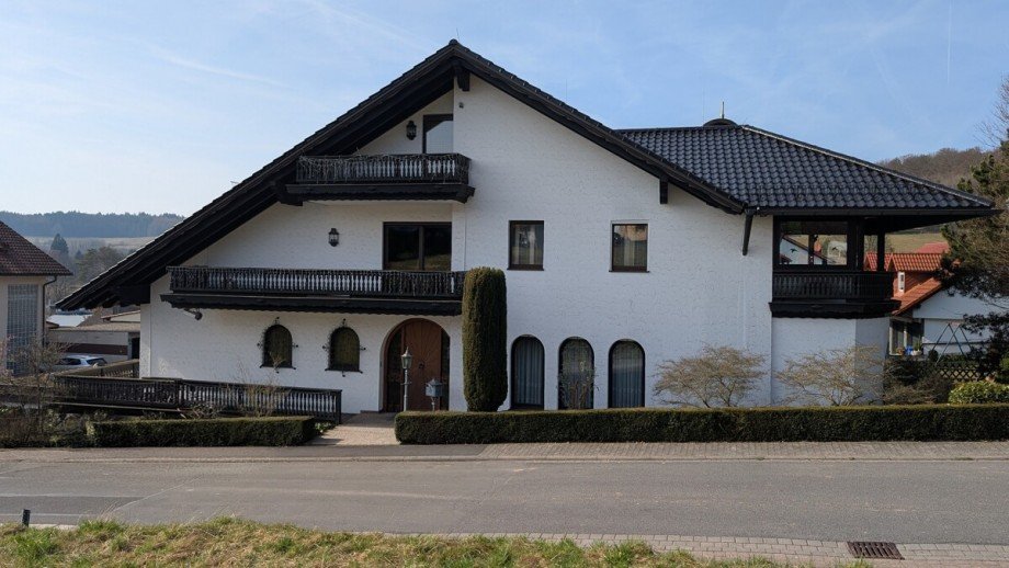 Titelbild Zweifamilienhaus Weibersbrunn
